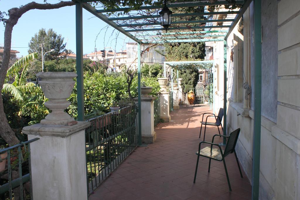 Villa Manasse Ачи Кастело Стая снимка